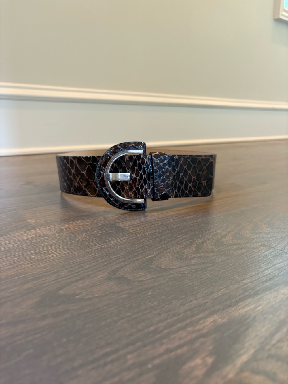 Banana Republic size medium leather belt